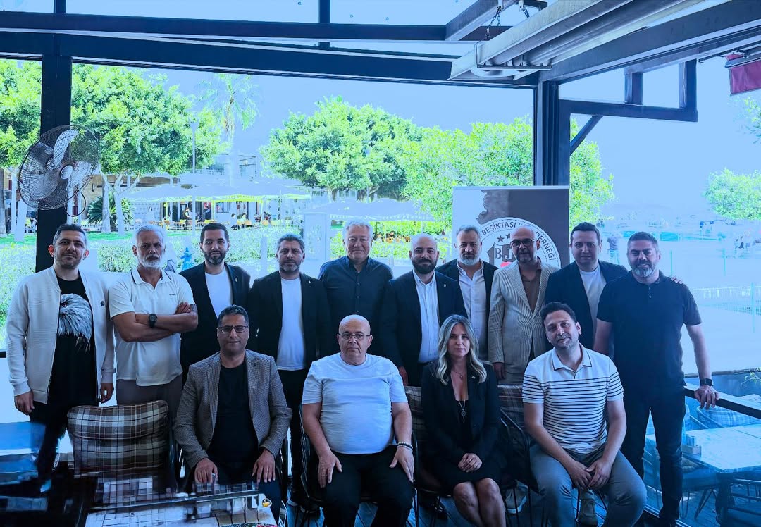 Beşiktaş JK Denetleme Kurulu Başkanı Gökhan Tiryaki ve Sicil Kurulu Başkanı Sefa Bağcı ile beraberindeki üyeleri Dernek olarak sabah kahvaltısında ağırladık. Kendilerine yaptıkları nazik ziyaretten dolayı çok teşekkür ederiz