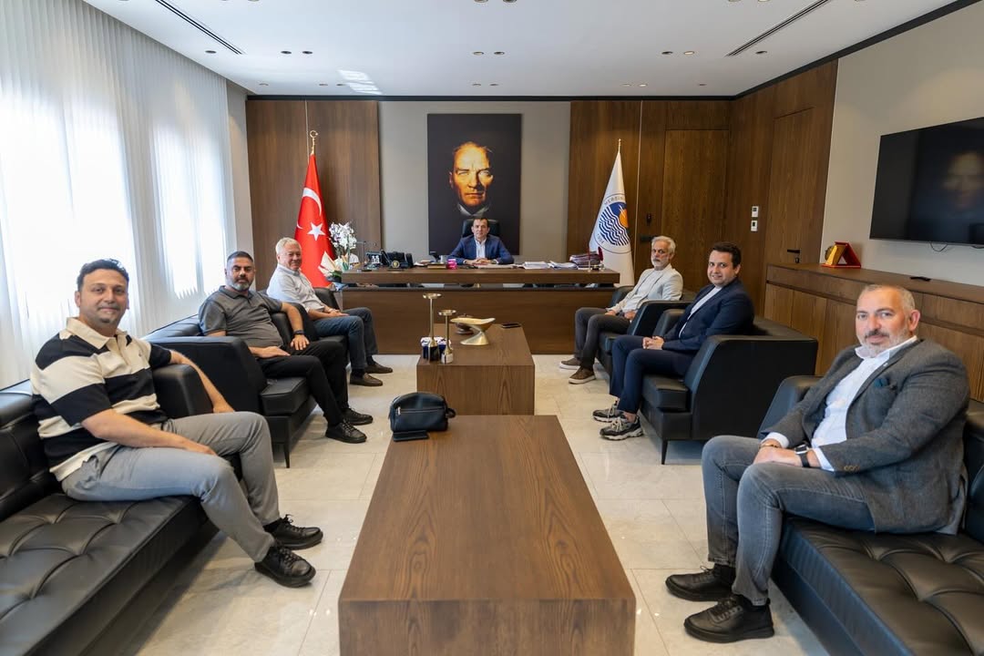 Mersin Beşiktaş 100.Yıl parkının yenilenmesinde desteklerini esirgemeyen, yenilenmesinde çok büyük emekleri olan Yenişehir Belediye Başkanı Abdullah ÖZYİĞİT ve Yenişehir Fen İşleri Müdürü Emre Gökhan YILDIRIM’ı makamlarında ziyaret ederek plaketlerini takdim ettik. Ziyaretimizde Dernek Başkanımız Ufuk ONUK, katkılarından dolayı Başkan Abdullah ÖZYİĞİT ve Emre Gökhan YILDIRIM’a teşekkür ederek görevlerinde başarılar diledi.