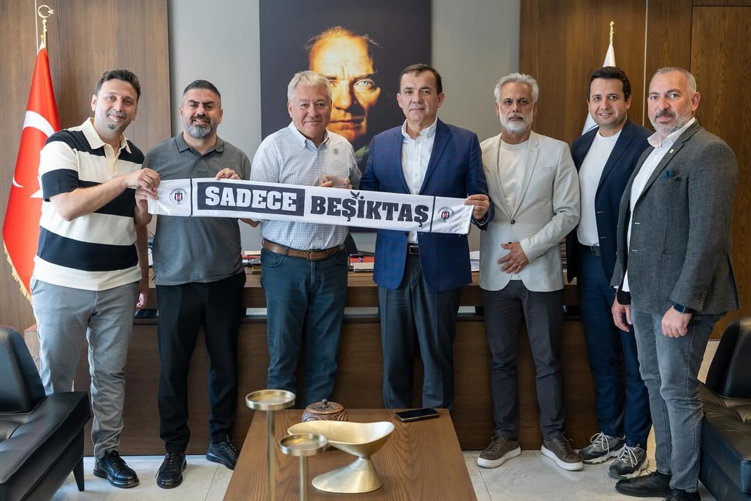 Mersin Beşiktaş 100.Yıl parkının yenilenmesinde desteklerini esirgemeyen, yenilenmesinde çok büyük emekleri olan Yenişehir Belediye Başkanı Abdullah ÖZYİĞİT ve Yenişehir Fen İşleri Müdürü Emre Gökhan YILDIRIM’ı makamlarında ziyaret ederek plaketlerini takdim ettik. Ziyaretimizde Dernek Başkanımız Ufuk ONUK, katkılarından dolayı Başkan Abdullah ÖZYİĞİT ve Emre Gökhan YILDIRIM’a teşekkür ederek görevlerinde başarılar diledi.