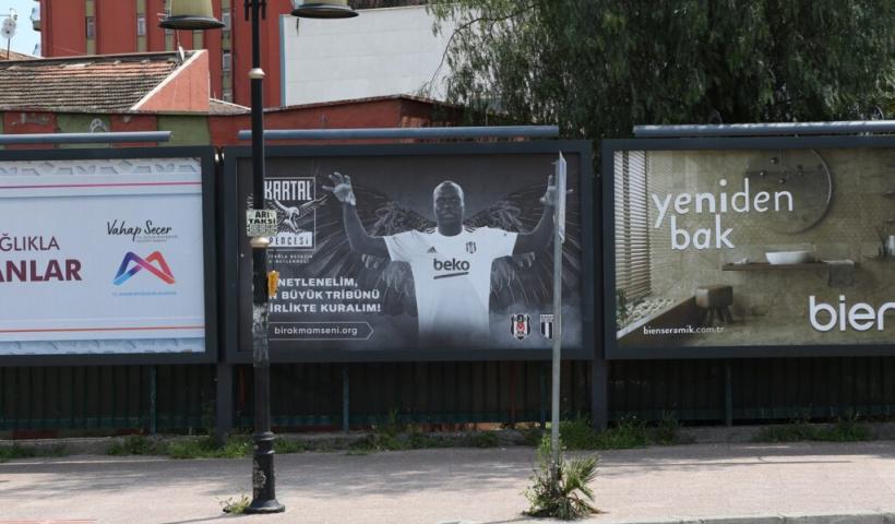 Bırakmam Seni’ bağış kampanyasına destek olarak takımının yanında olduğunu göstermişti.
