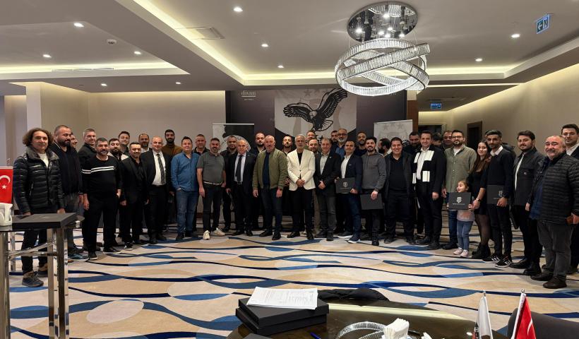 Yeni kongre üyelerine Mersin Divan Oteli'nde yapılan törenle kartlarını takdim ettik. Kendilerine hayırlı olsun diliyoruz. 10 şubat 2025