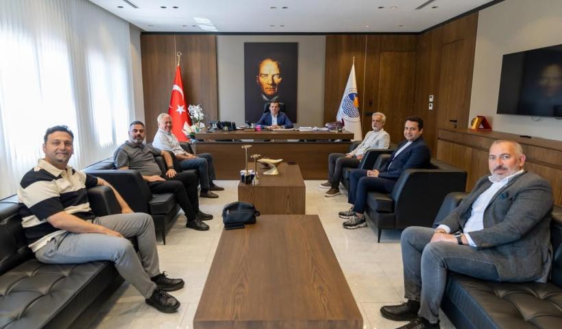 Mersin Beşiktaş 100.Yıl parkının yenilenmesinde desteklerini esirgemeyen, yenilenmesinde çok büyük emekleri olan Yenişehir Belediye Başkanı Abdullah ÖZYİĞİT ve Yenişehir Fen İşleri Müdürü Emre Gökhan YILDIRIM’ı makamlarında ziyaret ederek plaketlerini takdim ettik. Ziyaretimizde Dernek Başkanımız Ufuk ONUK, katkılarından dolayı Başkan Abdullah ÖZYİĞİT ve Emre Gökhan YILDIRIM’a teşekkür ederek görevlerinde başarılar diledi.