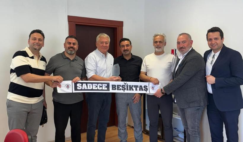 Mersin Beşiktaş 100.Yıl parkının yenilenmesinde desteklerini esirgemeyen, yenilenmesinde çok büyük emekleri olan Yenişehir Belediye Başkanı Abdullah ÖZYİĞİT ve Yenişehir Fen İşleri Müdürü Emre Gökhan YILDIRIM’ı makamlarında ziyaret ederek plaketlerini takdim ettik. Ziyaretimizde Dernek Başkanımız Ufuk ONUK, katkılarından dolayı Başkan Abdullah ÖZYİĞİT ve Emre Gökhan YILDIRIM’a teşekkür ederek görevlerinde başarılar diledi.