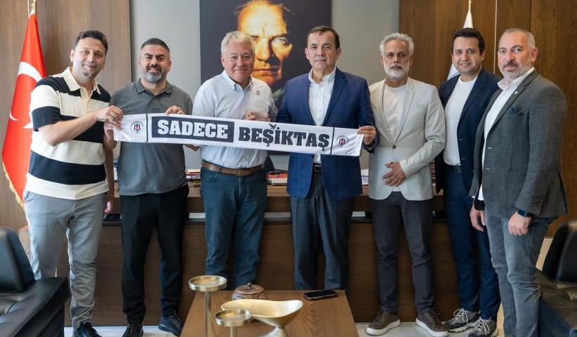 Mersin Beşiktaş 100.Yıl parkının yenilenmesinde desteklerini esirgemeyen, yenilenmesinde çok büyük emekleri olan Yenişehir Belediye Başkanı Abdullah ÖZYİĞİT ve Yenişehir Fen İşleri Müdürü Emre Gökhan YILDIRIM’ı makamlarında ziyaret ederek plaketlerini takdim ettik. Ziyaretimizde Dernek Başkanımız Ufuk ONUK, katkılarından dolayı Başkan Abdullah ÖZYİĞİT ve Emre Gökhan YILDIRIM’a teşekkür ederek görevlerinde başarılar diledi.