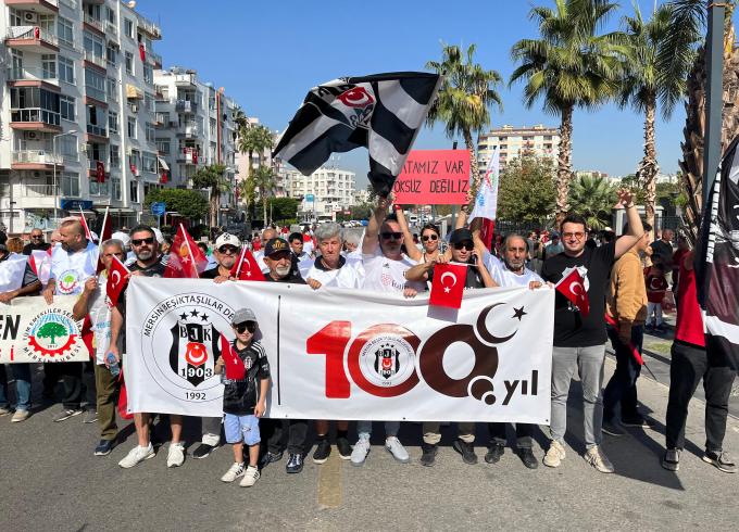 Cumhuriyetimizin 100.yılını kutlamak için STK’lar ile Cumhuriyet Yürüyüşüne katıldık. Mersin’de dernekler arasında spor derneği olarak tek katılan derneğimize hem Beşiktaş'ımızın büyük taraftarları hem de diğer takım taraftarları çok büyük ilgi gösterdiler. YAŞASIN CUMHURİYET 29 Ekim 2023